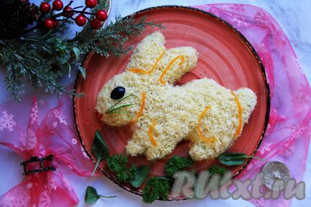 Крабовый салат в виде кролика на Новый год
