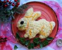 Крабовый салат в виде кролика на Новый год