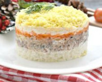Салат "Мимоза" с рисом и сыром