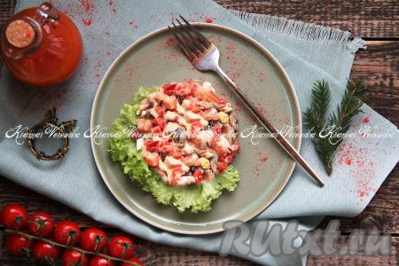 Салат с копчёной курицей, помидорами и шампиньонами