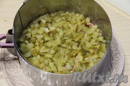 Салат из печени трески классический рецепт с яйцом и картошкой