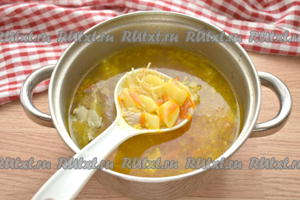 Мясной суп с лапшой и свининой — рецепт | centerforstrategy.ru