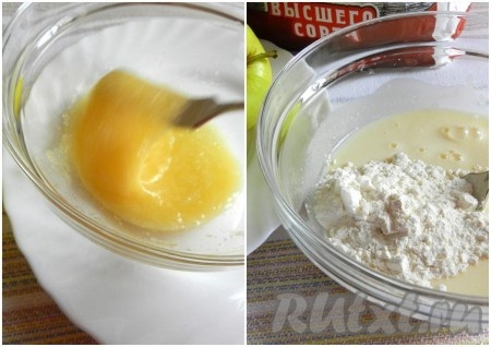 Приготовить кляр. Для этого яйцо взбить с сахаром и солью, добавить сметану. Постепенно всыпать муку с разрыхлителем и замесить негустое тесто.