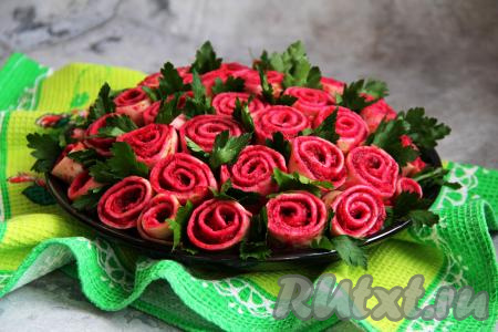 Салат "Букет роз" с блинами