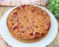 Песочный пирог с клубникой