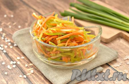 Салат по-корейски из зелёной редьки с морковью