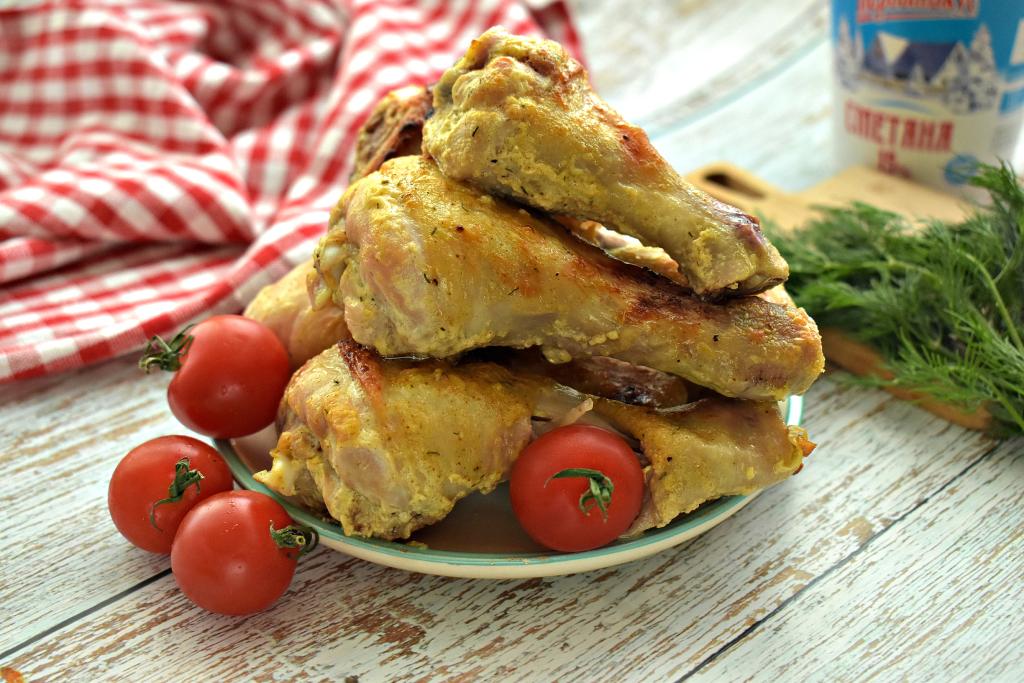 Куриные голени на сковороде в сметанном соусе — рецепт с фото