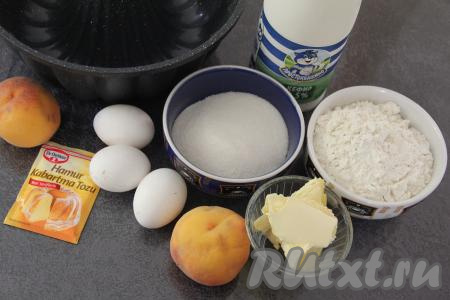 Подготовить продукты для приготовления кекса на кефире с персиками. Для этого рецепта можно взять и не очень сочные, сладкие персики. 