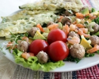 Салат из савойской капусты с грибами и креветками