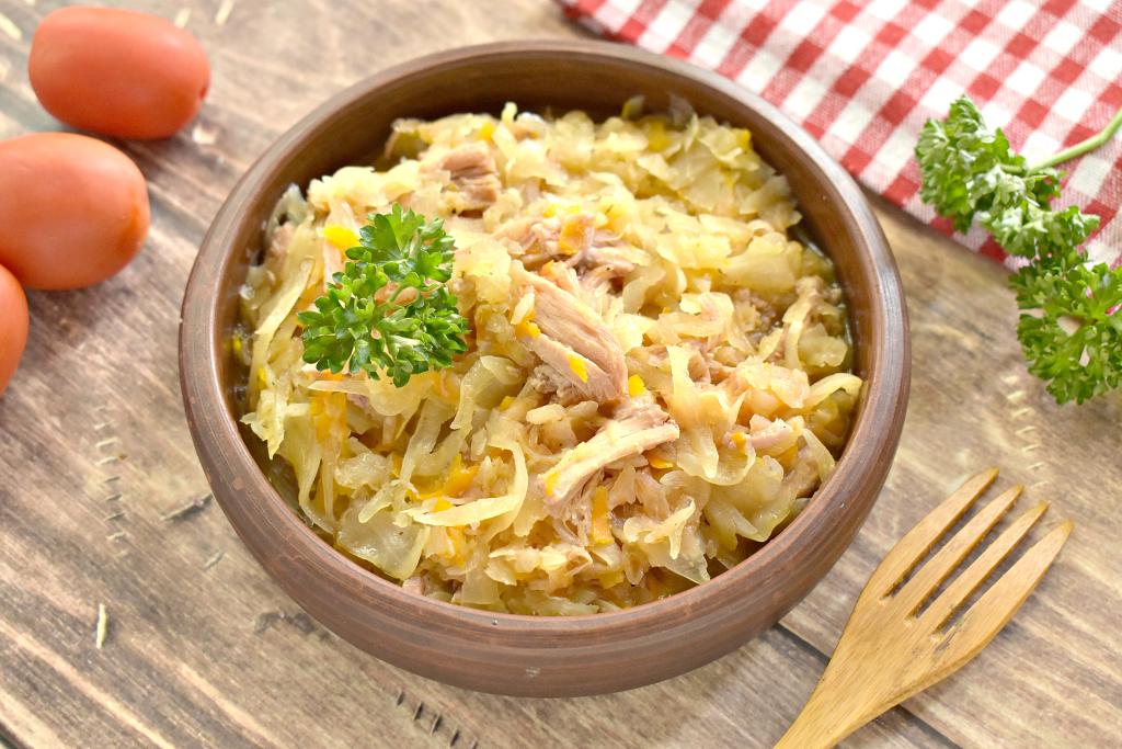 Капуста, тушёная в мультиварке с картошкой и сосисками рецепт с фото пошагово - paraskevat.ru