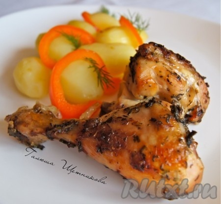Кусочки курицы, запечённые по этому рецепту в фольге в духовке, получаются очень вкусными и необыкновенно ароматными.

