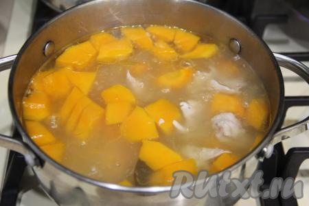 Варить суп 20-25 минут (до мягкости овощей).