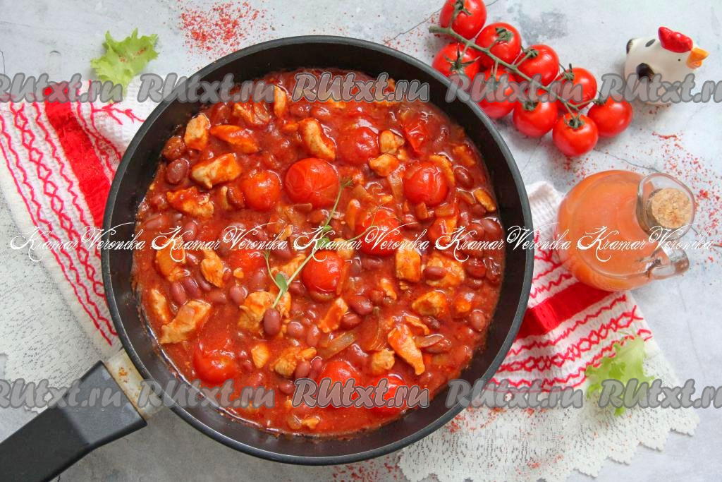 Тушеная говядина с фасолью в томатном соусе
