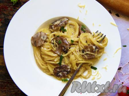 Спагетти с шампиньонами в сливочном соусе