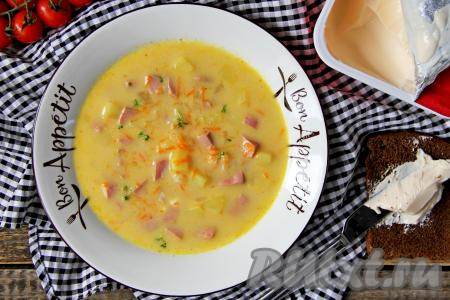 Суп с варёной колбасой и плавленным сыром