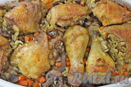 Рис с курицей и грибами в духовке