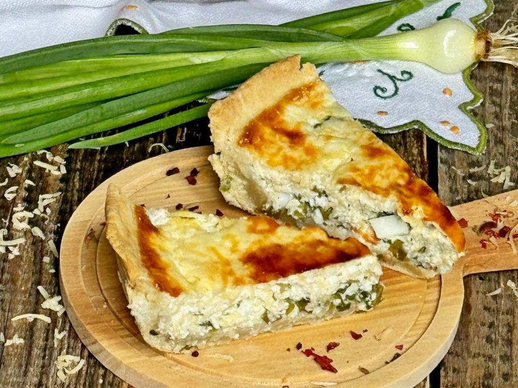 Пирог с зеленым луком и яйцами - Рестораны, банкетные залы Бишкека