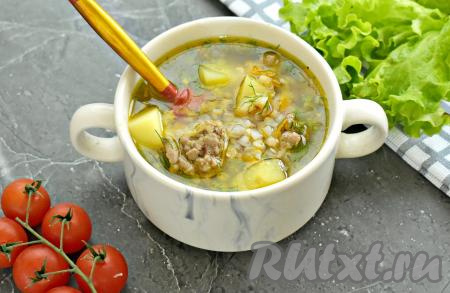 Вот так просто и быстро можно приготовить вкусный, аппетитный гречневый суп с фаршем. Разливаем по тарелкам и подаём к столу. Это сытное блюдо внесёт приятное разнообразие в повседневное меню!