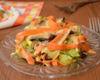 Овощной салат со свежими шампиньонами 