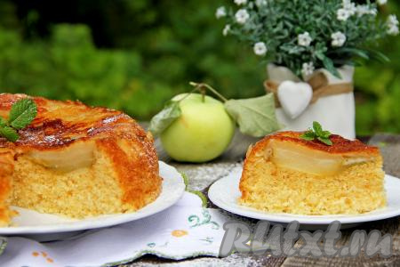 Дождаться, когда пирог с грушами остынет до тёплого состояния (в течение минут 30), а после этого переложить выпечку на плоскую тарелку и можно нарезать на кусочки. А вот как выглядит в разрезе наш грушевый пирог, приготовленный в мультиварке. Такая выпечка, замешанная на кефире, получается воздушной, пышной и очень нежной на вкус. Угощайтесь!