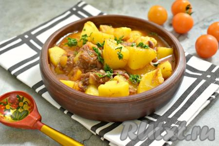 Картошка, приготовленная с тушёнкой и томатной пастой, получилась очень вкусной, ароматной, сытной. Это простое блюдо станет полноценным обедом или ужином для всей семьи.