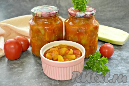 Зимой этот сочный, аппетитный и очень вкусный салат, приготовленный из кабачков, огурцов и помидоров, отлично разнообразит ваше меню!