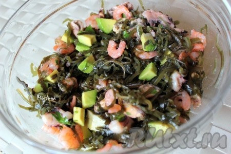 Салат из морепродуктов и морской капусты