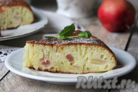 Шарлотка с яблоками на кефире на сковороде