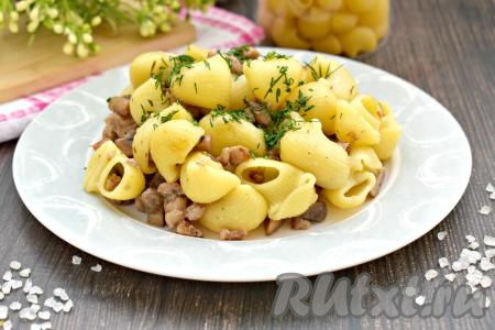 Макароны по-флотски с фаршем и грибами 