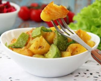 Жареная картошка с кабачками на сковороде