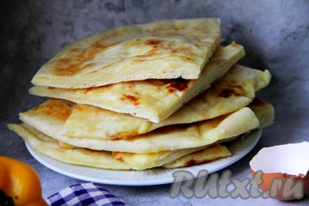 Хычины с картошкой и сыром на сковороде