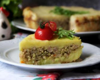 Картофельная запеканка с фаршем в мультиварке