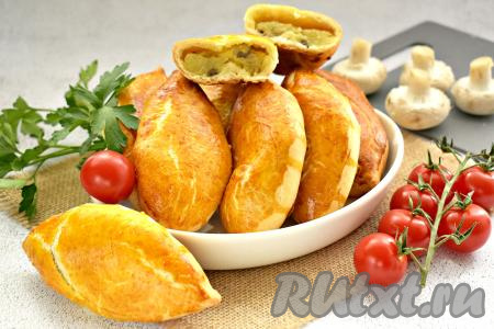 Пирожки с картошкой и грибами из слоёного теста