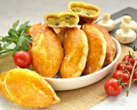 Пирожки с картошкой и грибами из слоёного теста