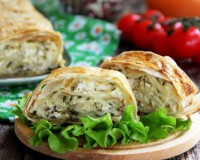 Рулет из лаваша с творогом и сыром в духовке