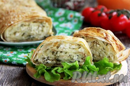 Рулет из лаваша с творогом и сыром в духовке