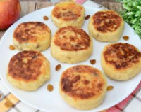 Сырники с яблоком и изюмом