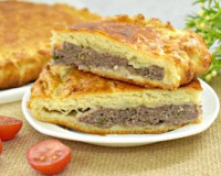 Пирог с фаршем из слоёного дрожжевого теста