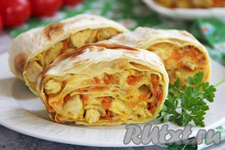 Рулет из лаваша с курицей и сыром в духовке