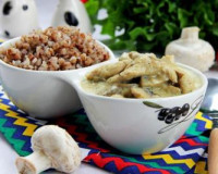 Бефстроганов из курицы с грибами со сливками