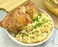 Рис с куриными бёдрами в духовке