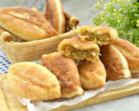 Пирожки с капустой из слоёного теста на сковороде