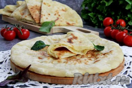 Хычины с картошкой на воде на сковороде