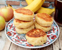 Сырники с бананом и яблоком