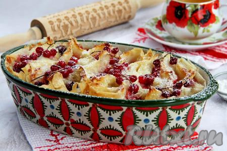 Пирог из теста фило с ягодами
