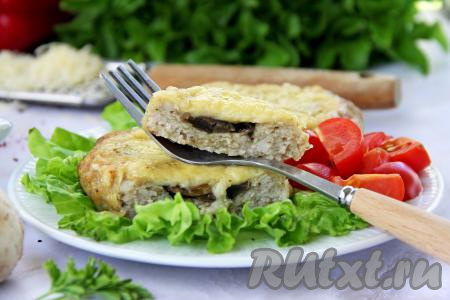 Вот так аппетитная, вкусная, сочная лодочка из фарша с грибами и сыром выглядит в разрезе. Угощайтесь!