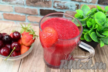 Смузи с клубникой и черешней