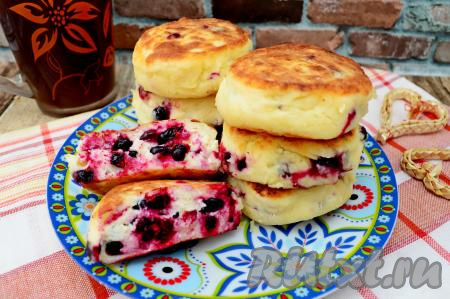 Сырники с жимолостью