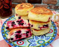 Сырники с жимолостью