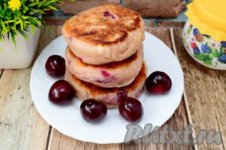 Сырники с черешней